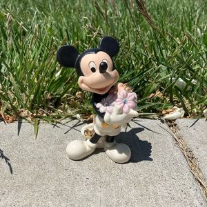 Mickey’s Flowers for You Figurine